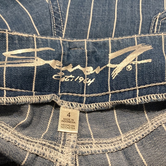 Wide leg women’s capris, size 4. - Picture 4 of 4